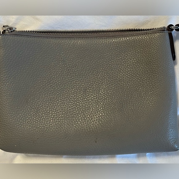 Ralph Lauren 👜 purse, gray pebbled leather with adjustable over shoulder strap - Picture 7 of 9